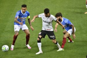 Bahia e Corinthians fazem duelo com transmissão na tv fechada