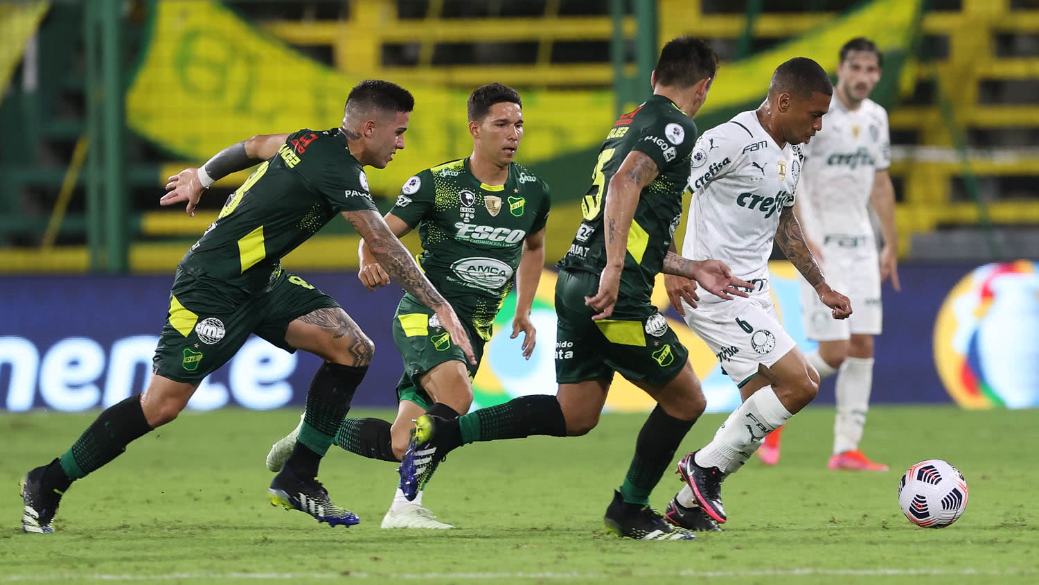 Palmeiras vence Defensa y Justicia e sai na frente na disputa da Recopa
