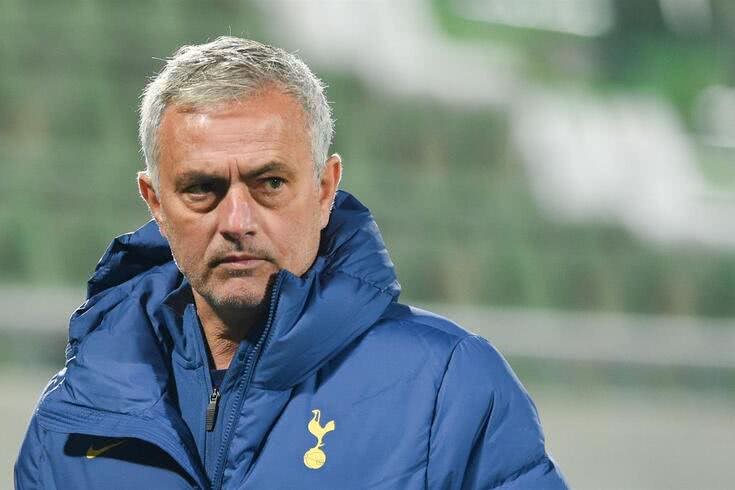 José Mourinho é demitido do Tottenham