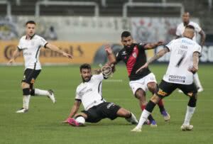 Atlético Goianiense vence Corinthians na Neo Química Arena pela Copa do Brasil