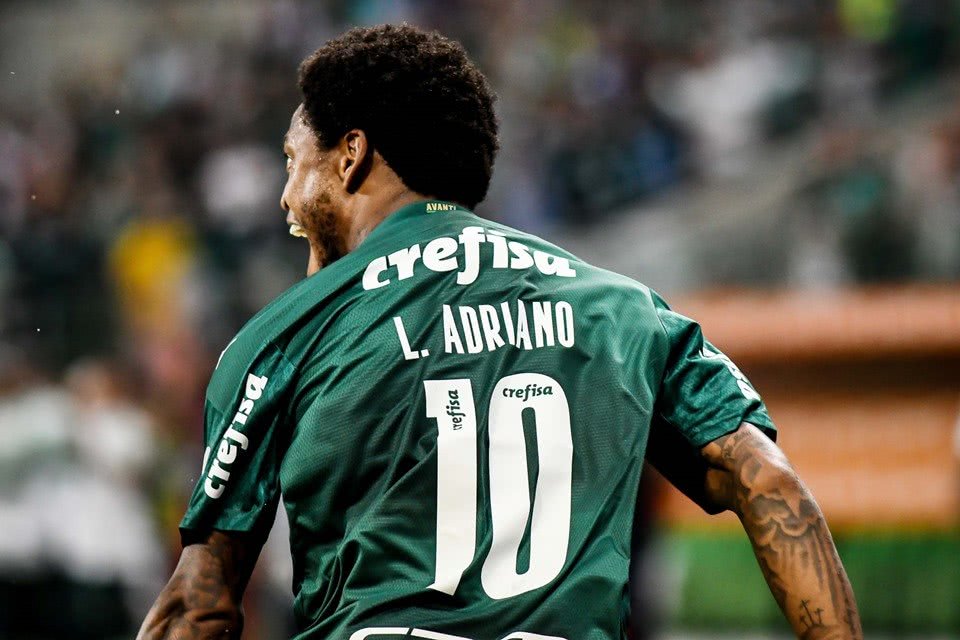Grêmio retorna interesse em Luiz Adriano, e negocia com o Palmeiras