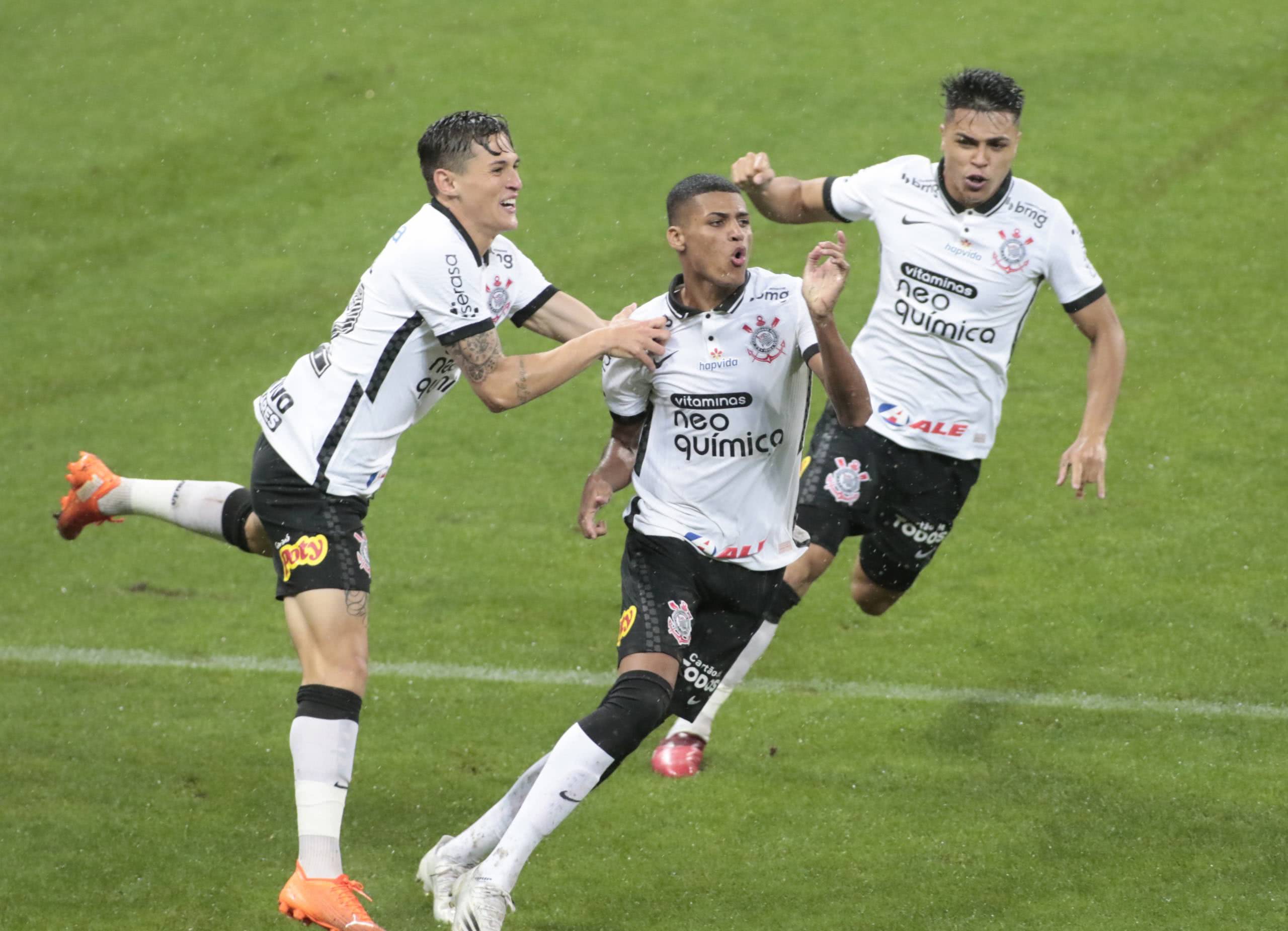 Corinthians negocia atacante com clube de Série A
