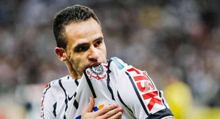Corinthians anuncia retorno de Renato Augusto ao clube
