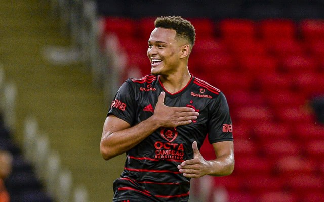 Flamengo acerta venda de Rodrigo Muniz para clube da Inglaterra