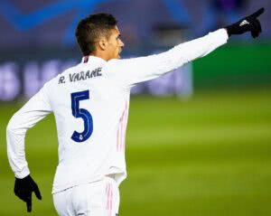 Manchester United anuncia contratação de Raphael Varane