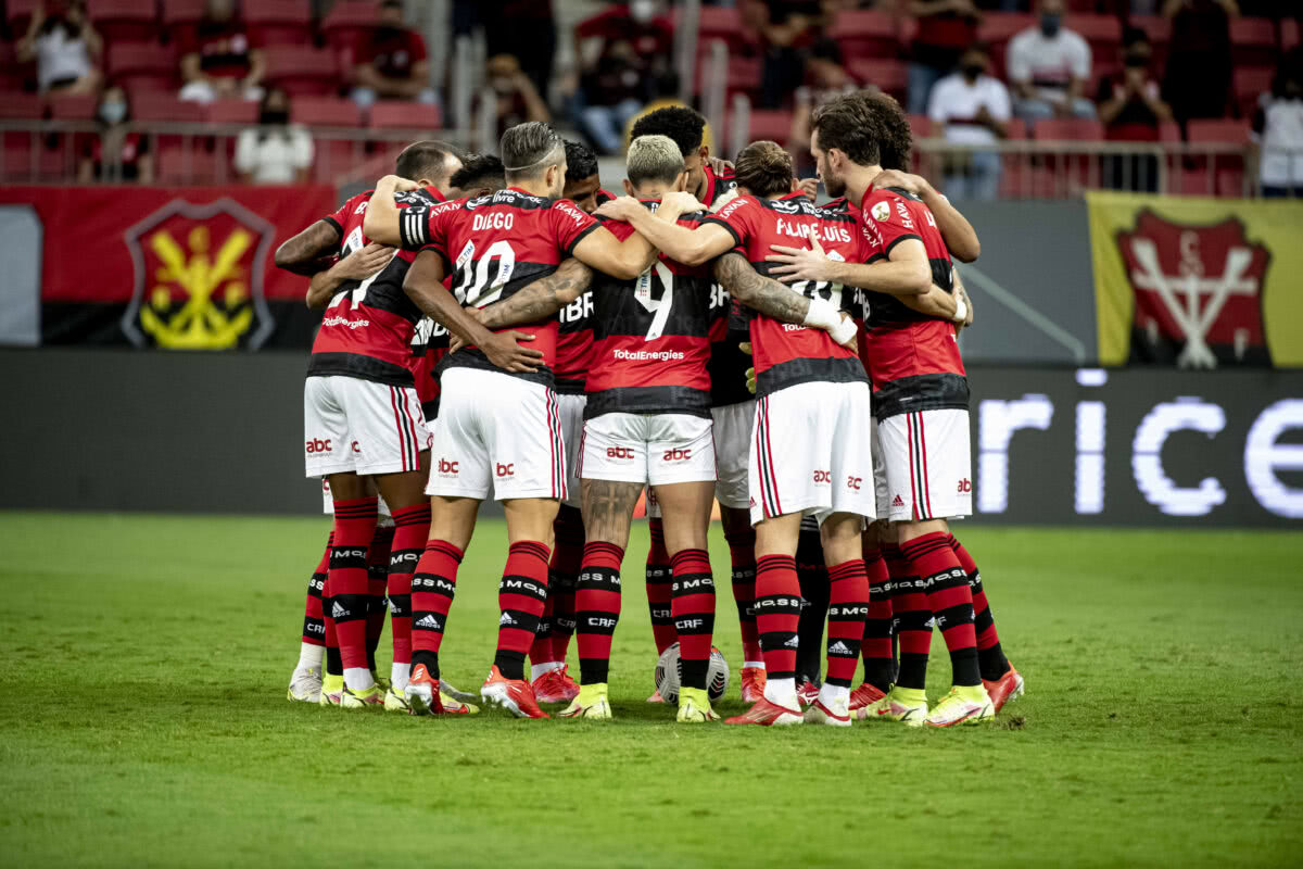Flamengo atropela Olimpia e garante vaga na semifinal da Libertadores