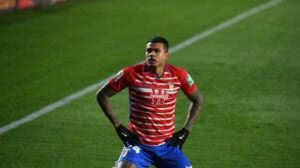 Flamengo acerta empréstimo de Kenedy por doze meses