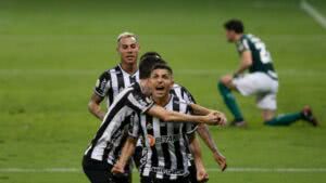 Com expulsão polêmica, Atlético Mineiro vence Palmeiras