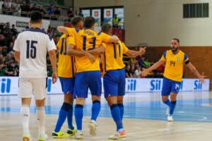 No último jogo antes da Copa do Mundo de Futsal, Seleção Brasileira empata com a Sérvia