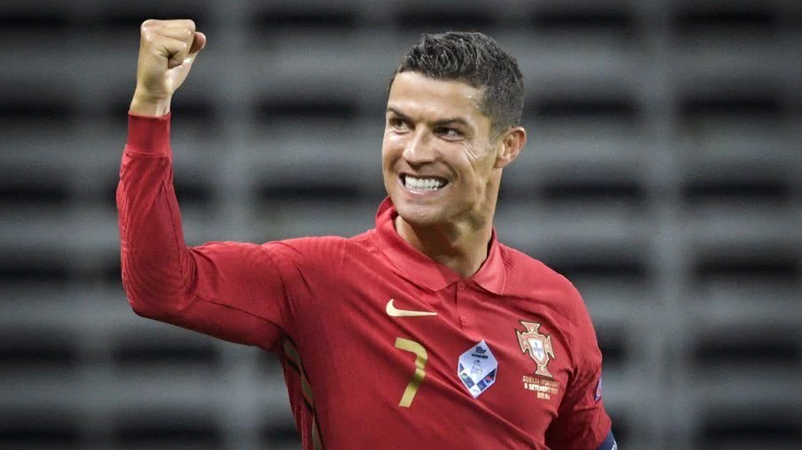 Cristiano Ronaldo marca duas vezes contra Irlanda e quebra recorde pela seleção