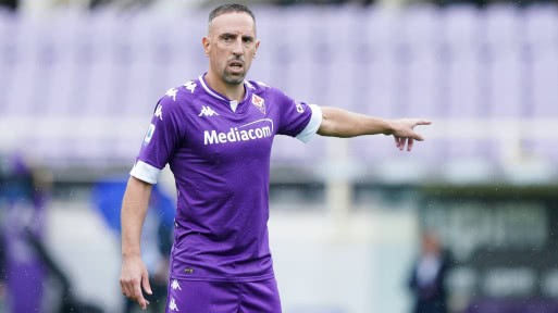Ribéry assina contrato com time pequeno da Itália