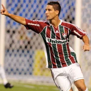 Torcida do Fluminense pede retorno de Thiago Neves