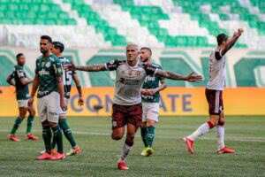 Flamengo vence Palmeiras de virada e amplia invencibilidade