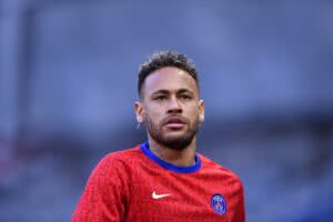 “Neymar deveria ir para o banco”, dispara ex-jogador