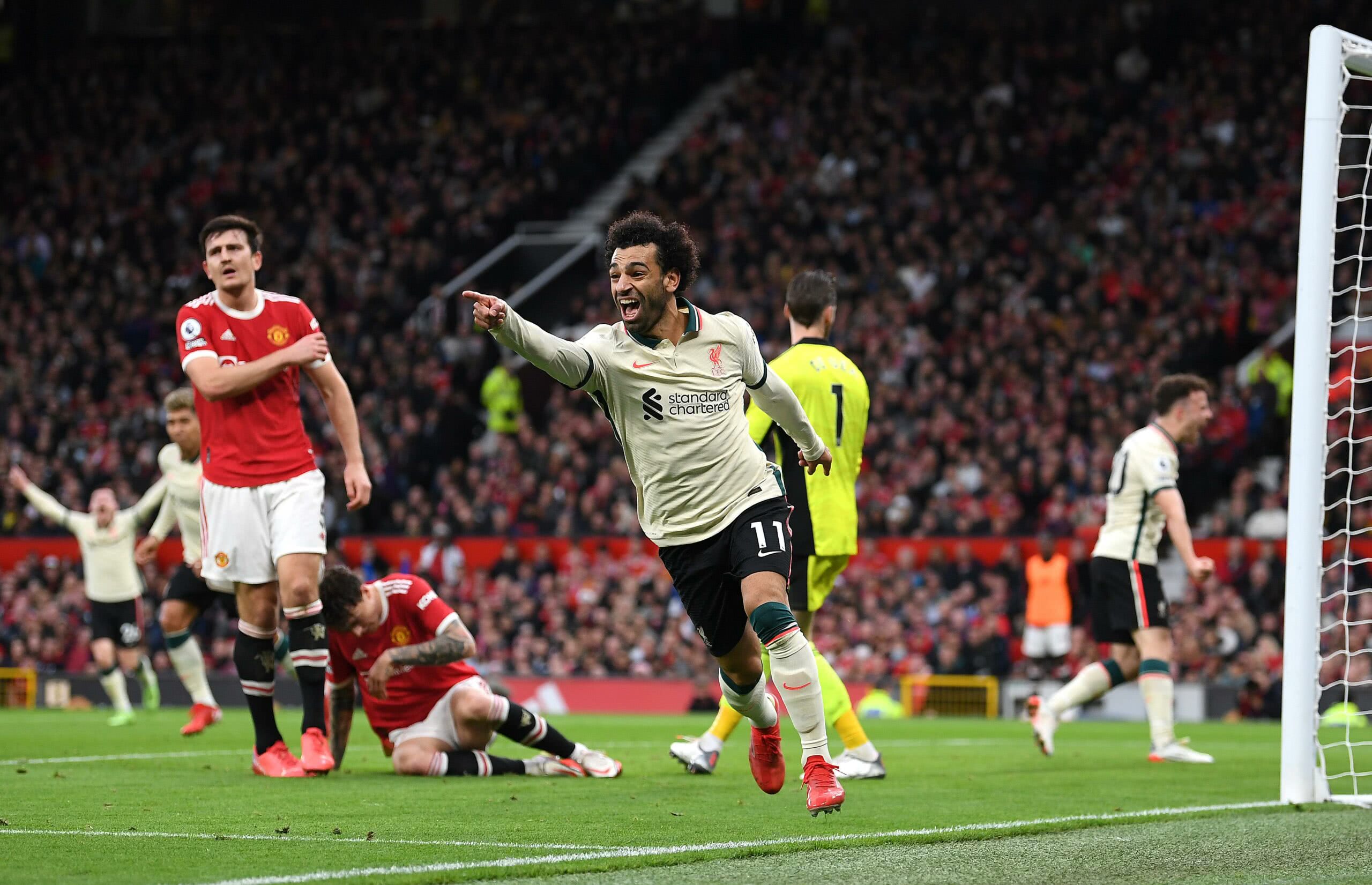 Salah comemora gol contra Manchester United
