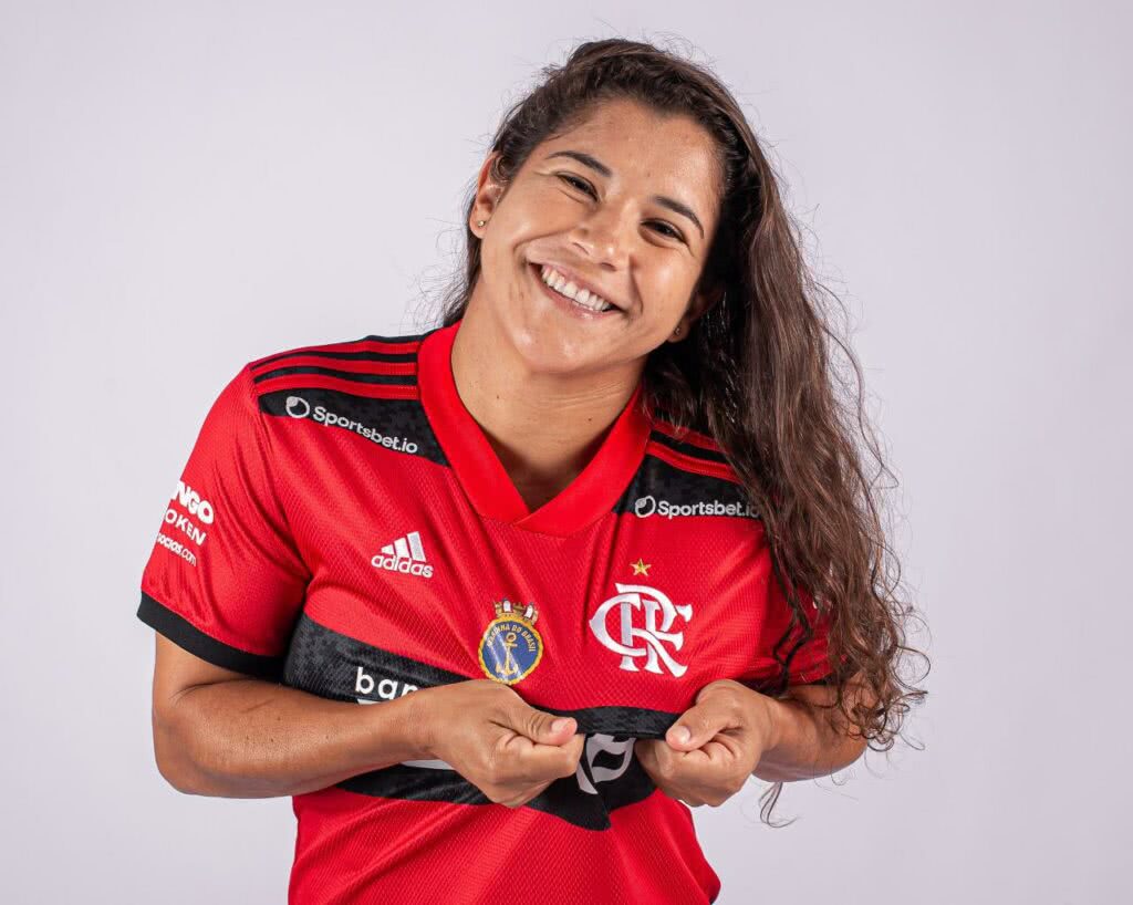 Raquel Santiago com a camisa do Flamengo
