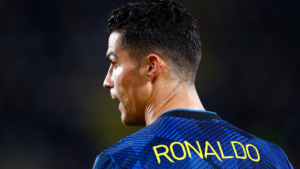 Cristiano Ronaldo é criticado por lenda do Manchester United: ‘Tem que mudar’