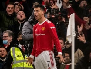 Cristiano Ronaldo quebra recorde em vitória do United sobre o Arsenal;