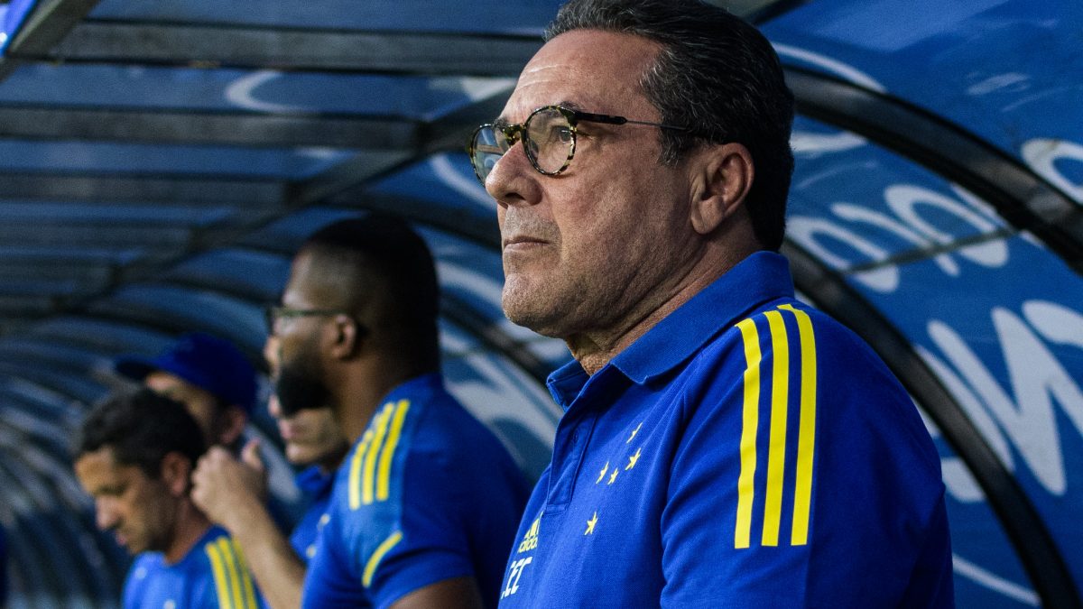 Cruzeiro anuncia a saída de Vanderlei Luxemburgo