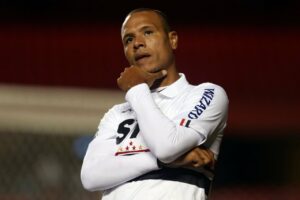 Luis Fabiano surpreende com opinião polêmica sobre Copa do Mundo de 2014