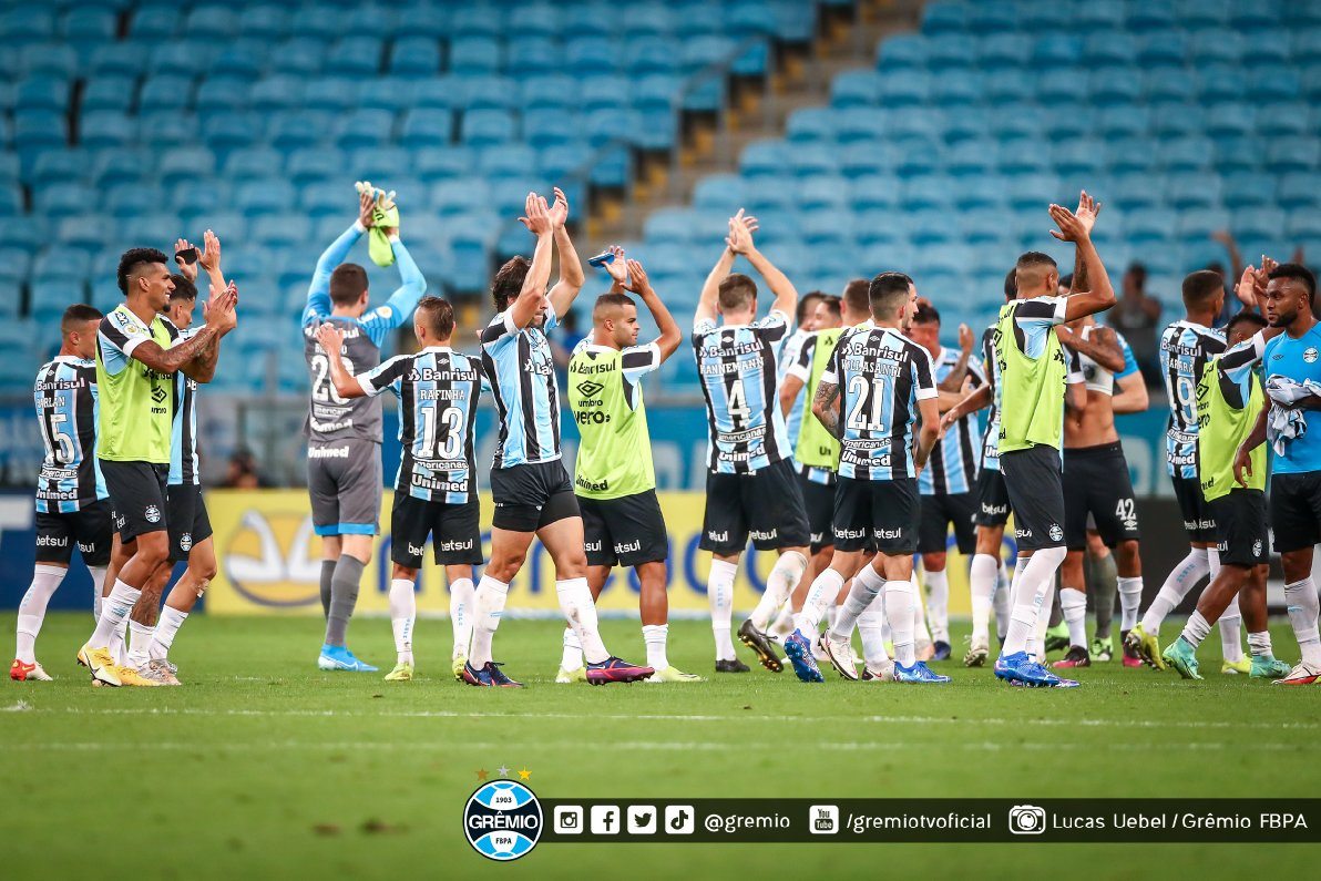 Jogadores do Grêmio comemorando