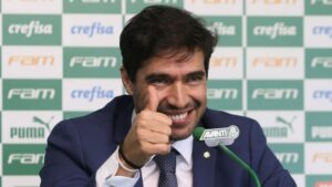 Abel Ferreira fala sobre respeitar o Al Ahly: “humildade e caldo de galinha não faz mal a ninguém”