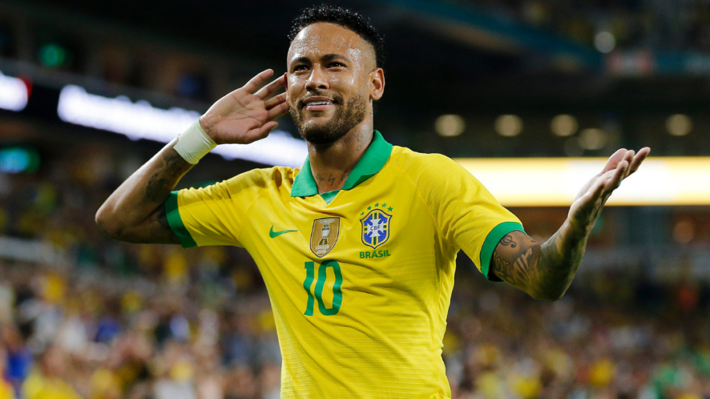 Neymar celebra gol com camisa da seleção brasileira