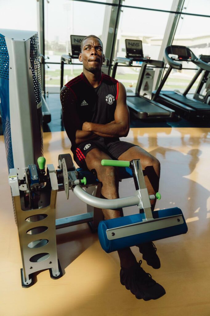Pogba, um dos jogadores mais importantes do Manchester United, treina em academia para retornar aos gramados após lesão