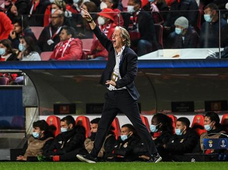 Benfica vence e avança para as oitavas da Champions League