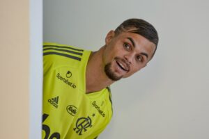 Michael de saída do Flamengo: clube aceita proposta pelo jogador