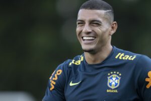 Zagueiro brasileiro na mira do Newcastle