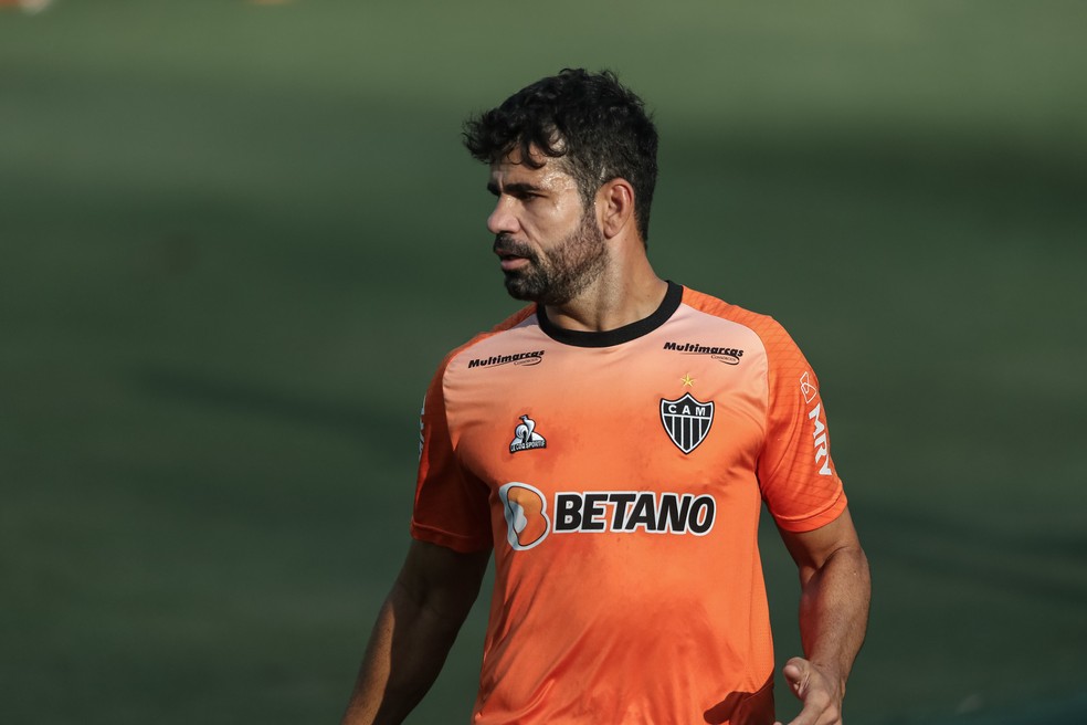 Na mira do Corinthians, Diego Costa tem futuro definindo