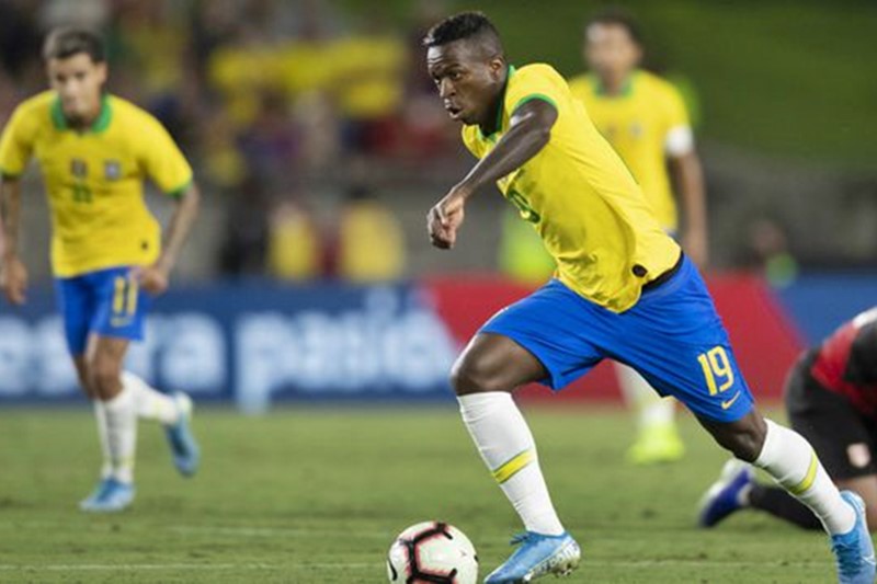 Brasil terá trio de ataque jovem ViviJR e Coutinho como titular contra o Equador