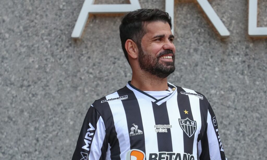 Com camisa do Atlético-MG, Diego Costa está na mira do Corinthians 