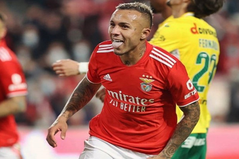 Flamengo tenta convencer o Benfica a negociar Everton Cebolinha
