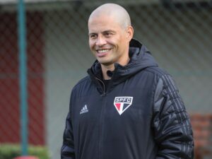 São Paulo: Destaque na Copinha, Alex faz sombra para Rogério Ceni?