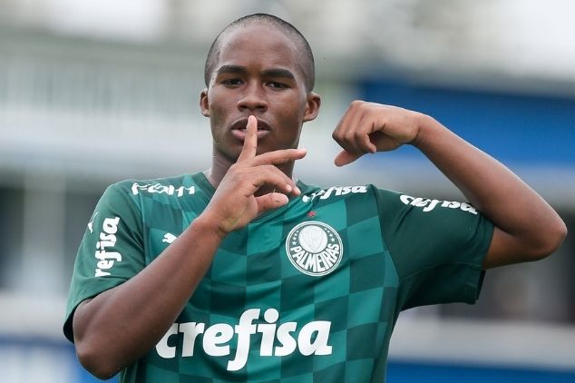 Endrick pelo Palmeiras na Copinha 2022.
