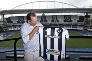 Presidente do Botafogo fala sobre contatos com Luís Suárez