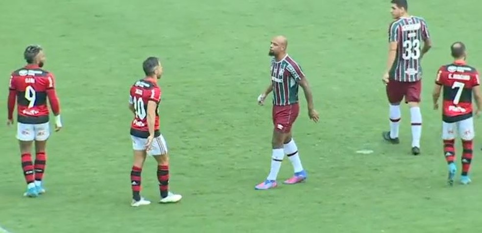 Campeonato Carioca: Os memes da briga entre Diego e Felipe Melo
