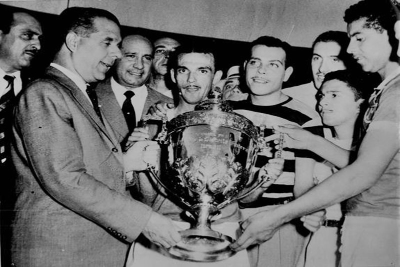 Copa Rio, vencida pelo Palmeiras em 1951 entrega do troféu