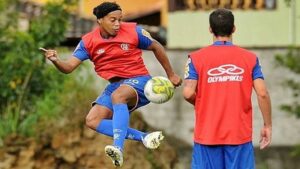 Ronaldinho Gaúcho ‘mexe’ com Flamengo e torcedores com recado: ‘sensação incrível’