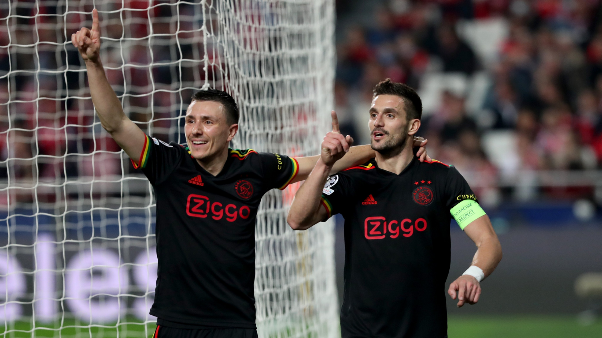 Tadic celebra gol pelo Ajax