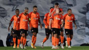 Brasileiros do Shakhtar tentam deixar Ucrânia