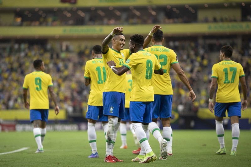Veja onde assistir Brasil x Paraguai ao vivo online. As seleções se enfrentam nesta terça-feira, 01 de fevereiro, às 21 horas,no estádio do Mineirão, em Belo Horizonte, às 21h30 (de Brasília) pela Copa do Mundo do Catar
