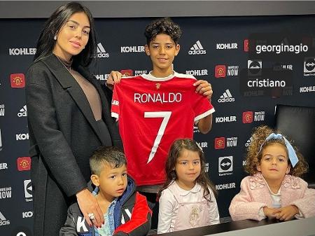 Cristiano Ronaldo: Filho de CR7 assina com Manchester United
