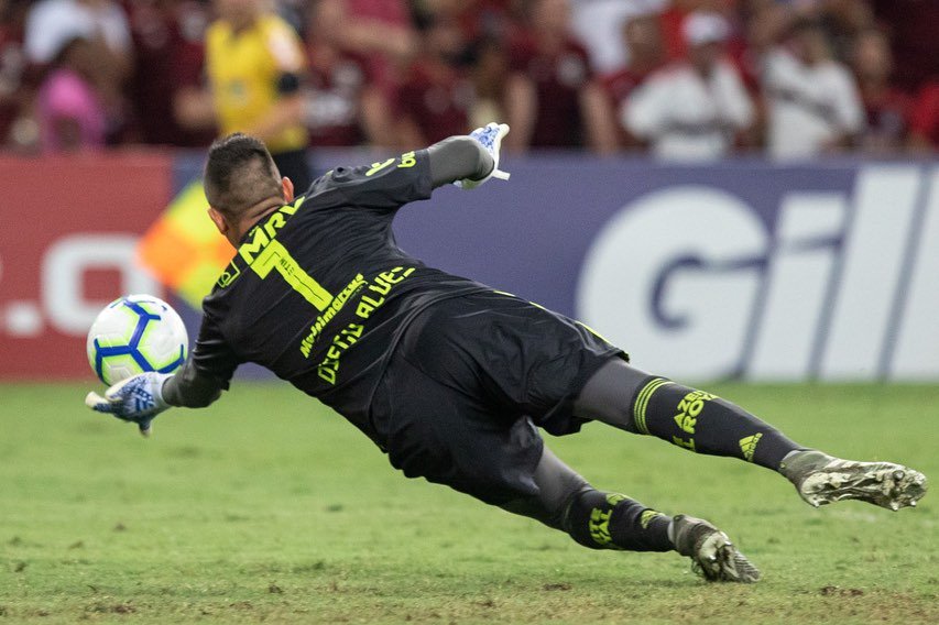 Falhas de Diego Alves podem acelerar busca do Flamengo por novo goleiro?