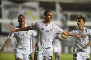 Barcelona de olho em duas joias do Santos: ‘melhor ala jovem’