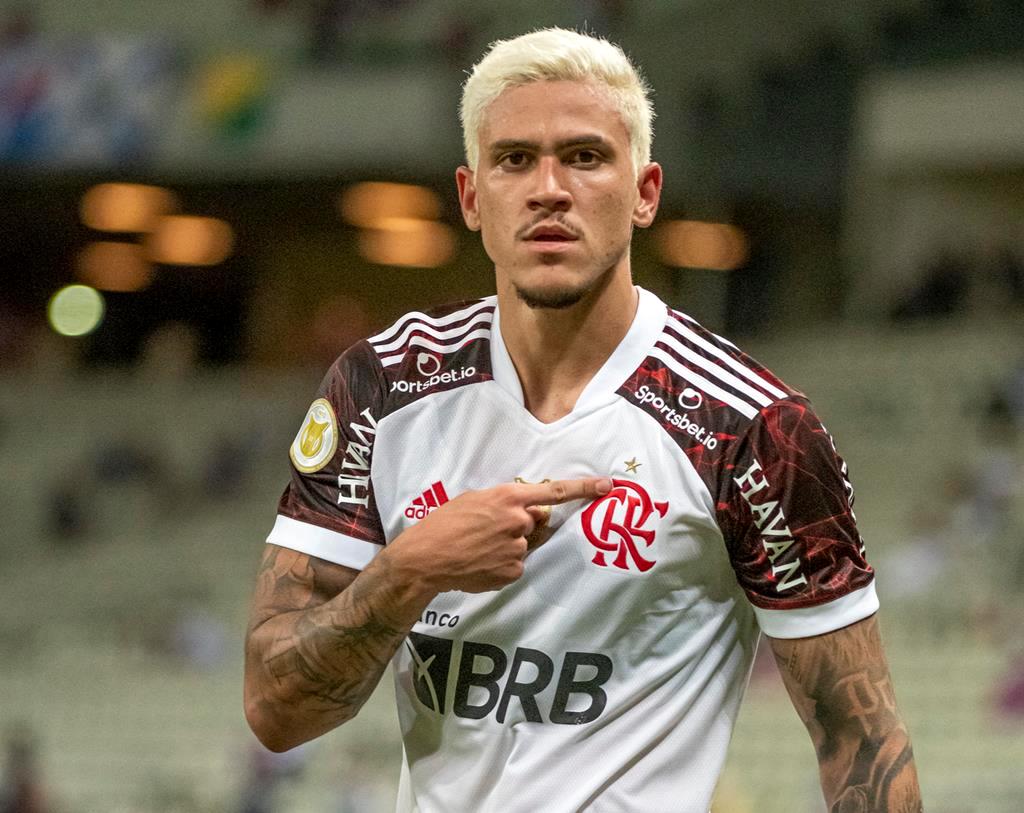 Palmeiras faz oferta por Pedro e valores agradam ao Flamengo