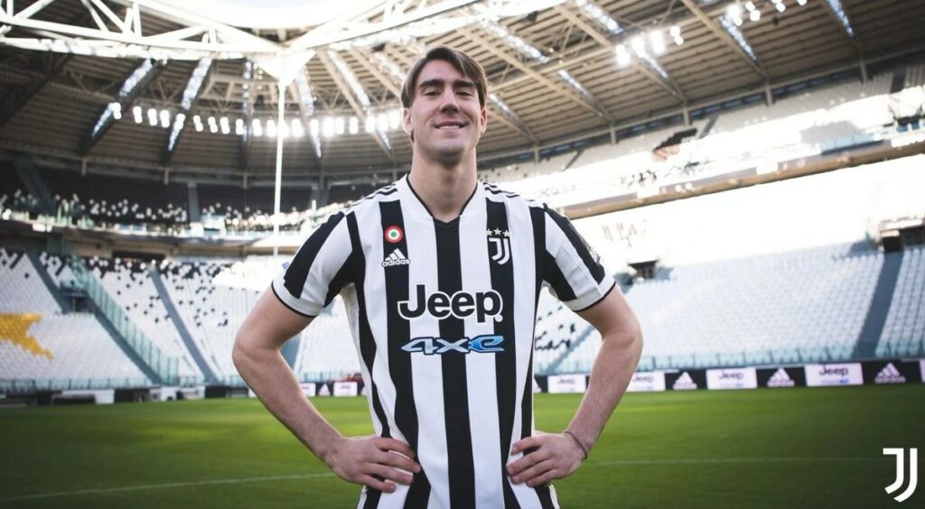 Vlahovic com a camisa da Juventus