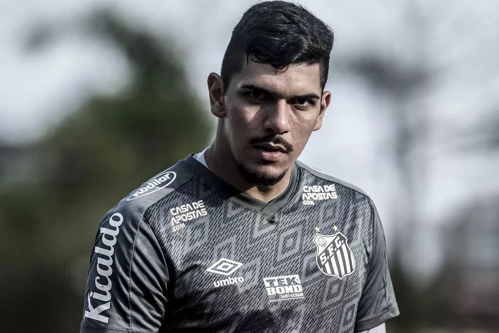 Flamengo quer contratar goleiro do Santos, mas Peixe faz jogo duro